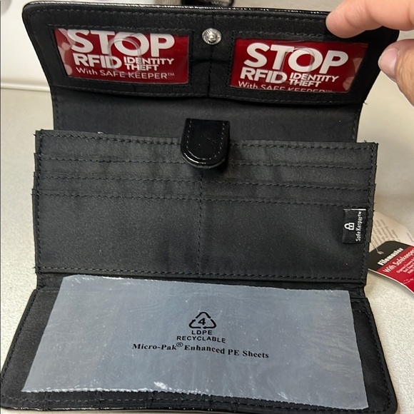 Mundi Black Leather Wallet with Secure Clasp - Picture 4 of 8